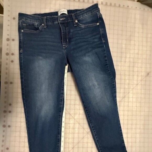 CROWN & IVY BLUE DENIM SKINNY CROPPED JEANS WITH RUFFLE HEM, SIZE 12 - Picture 2 of 15